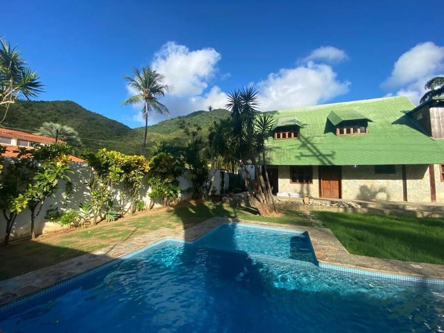 Acogedor Chalet con Piscina. view 3