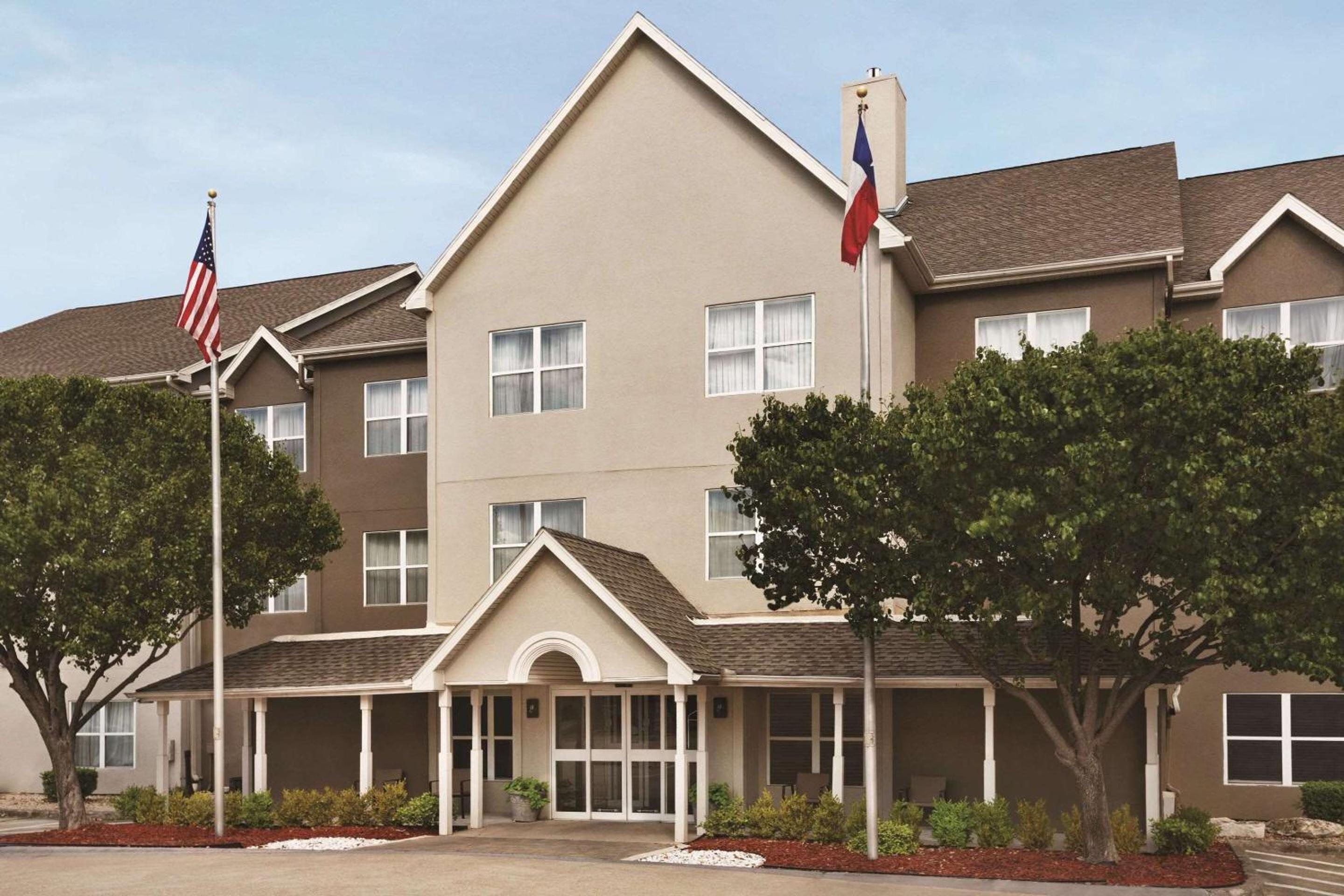 Country Inn Suites by Radisson, Lewisville, TX - Property Image 54