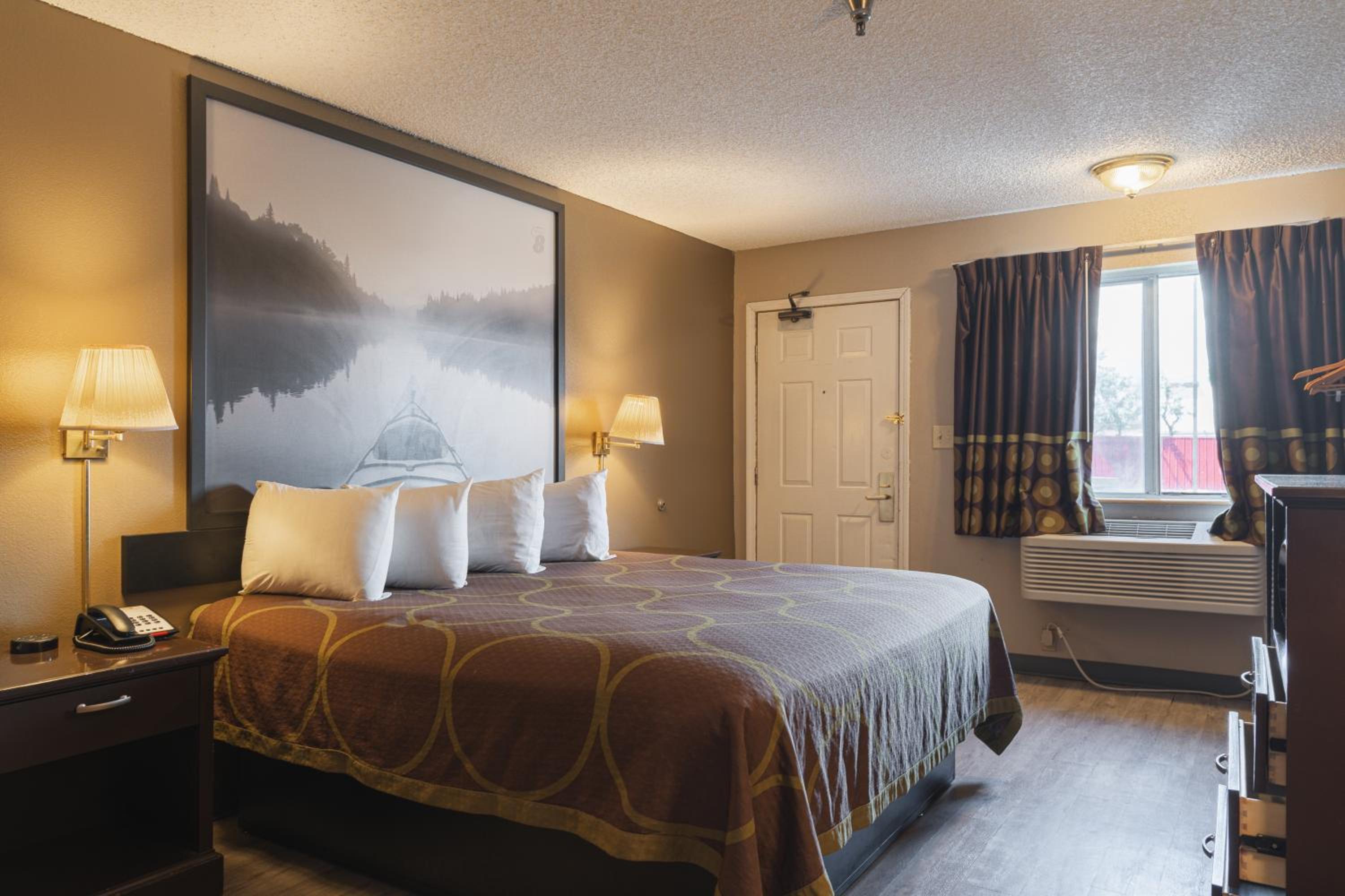 Grants Vacations - Super 8 by Wyndham Grants - Property Image 6