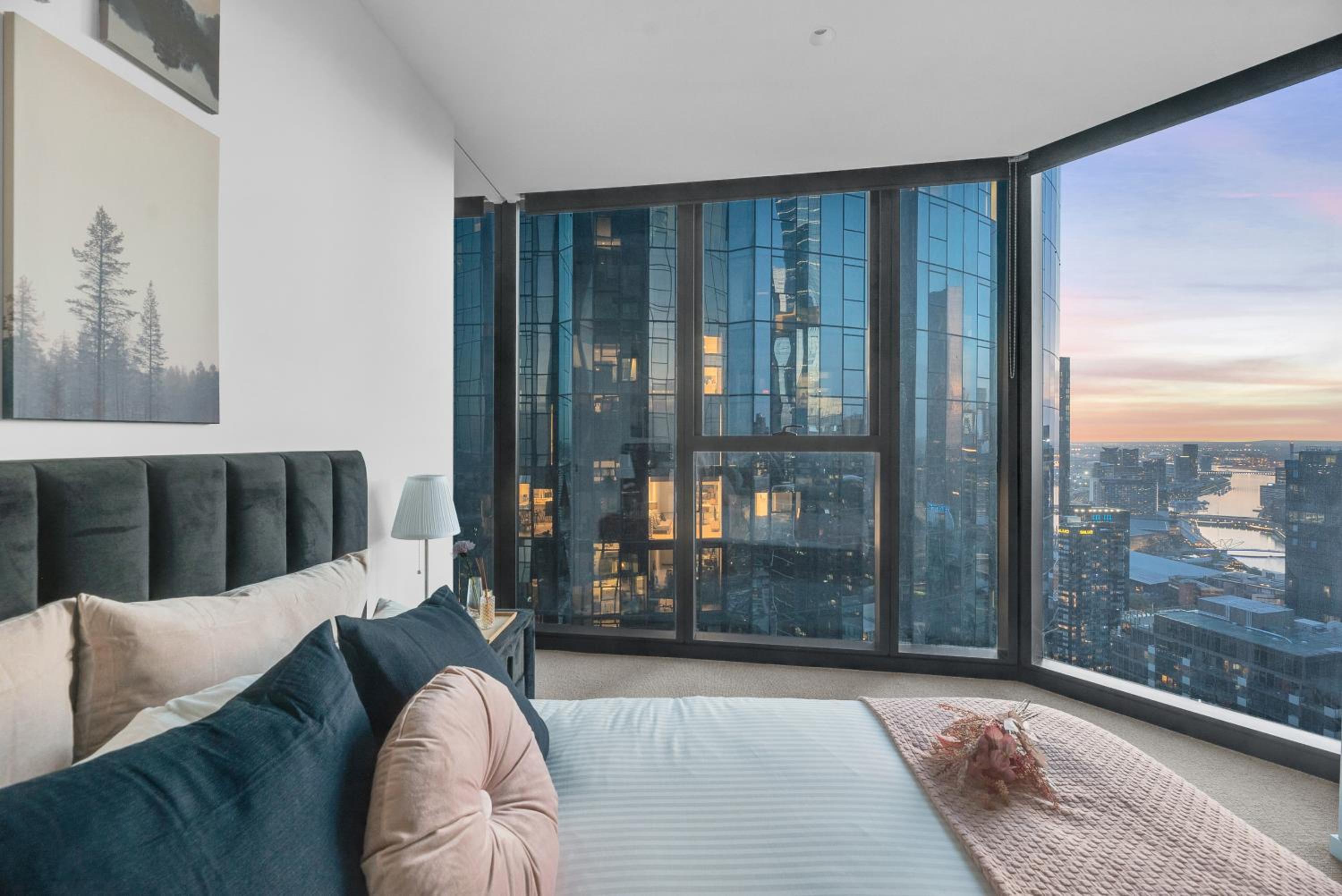 Melbourne Square Apartments