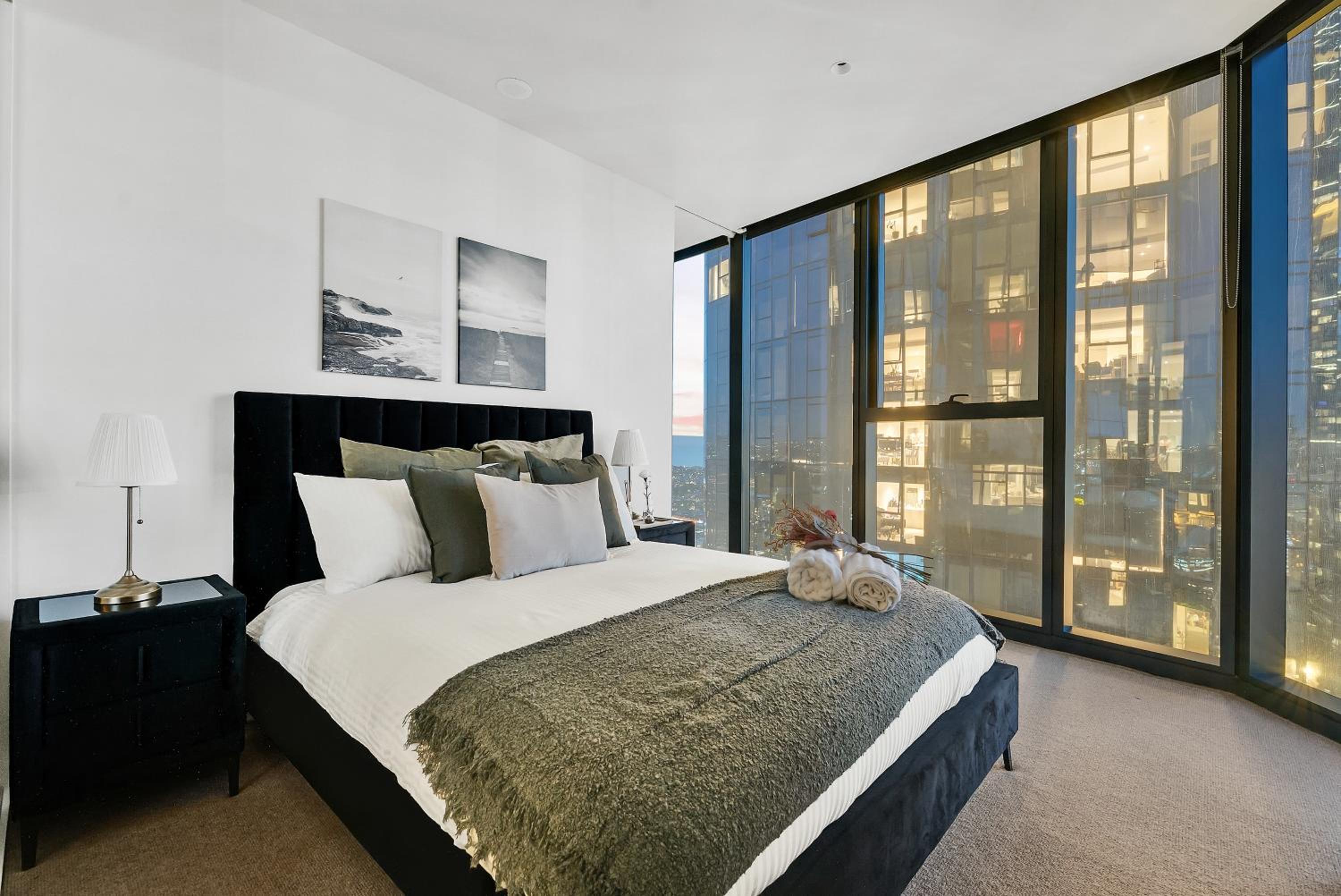 Melbourne Square Apartments