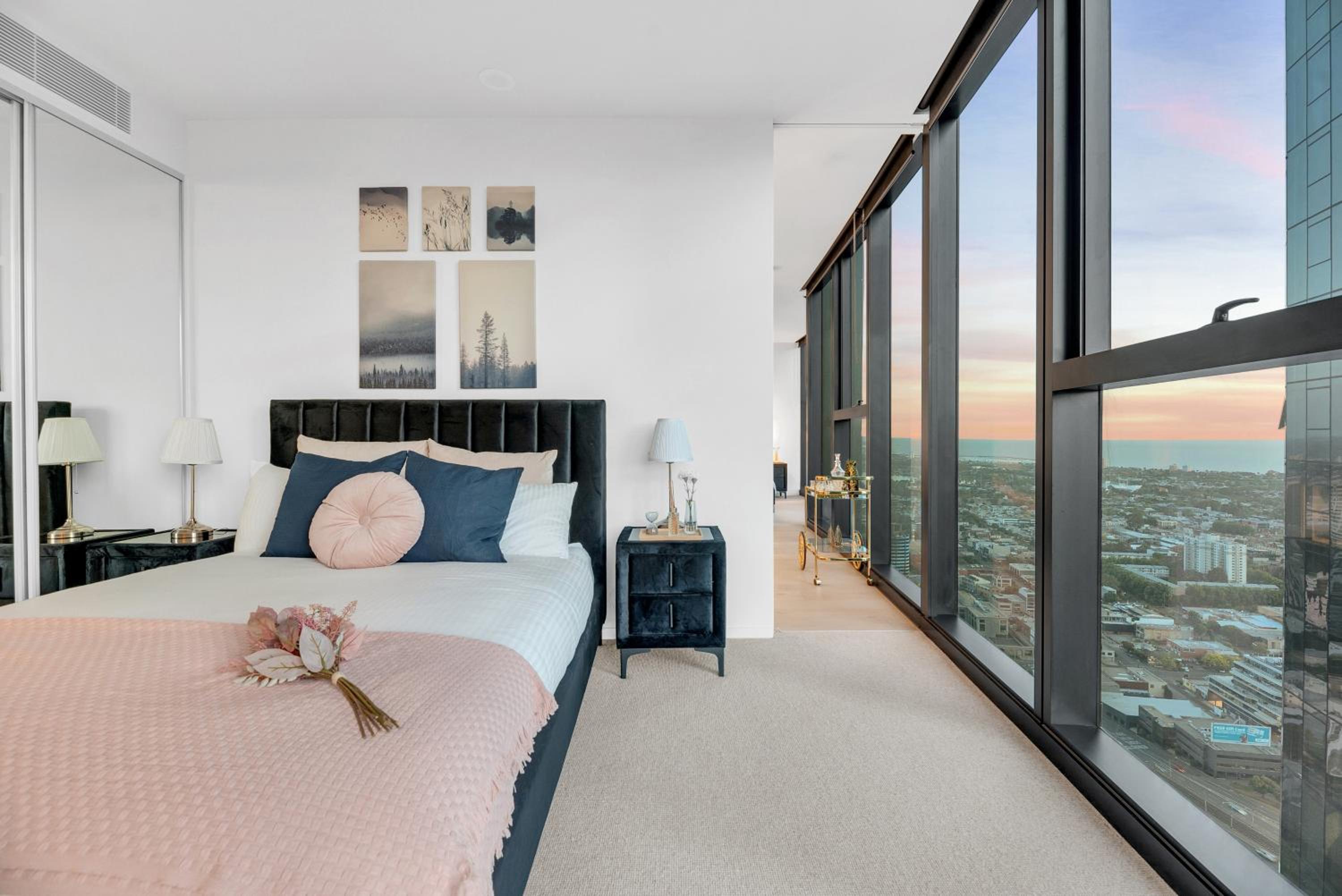 Melbourne Square Apartments