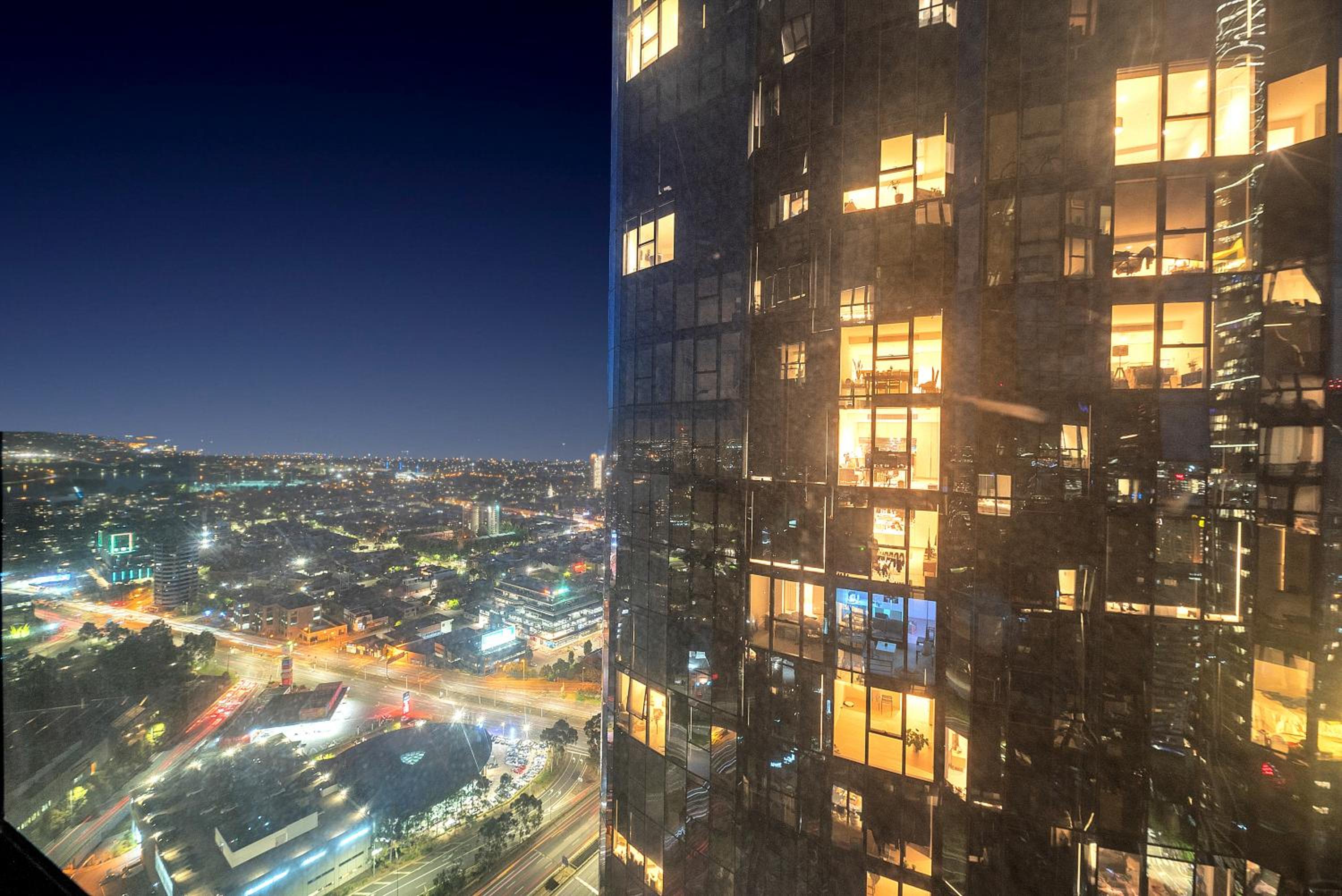 Melbourne Square Apartments