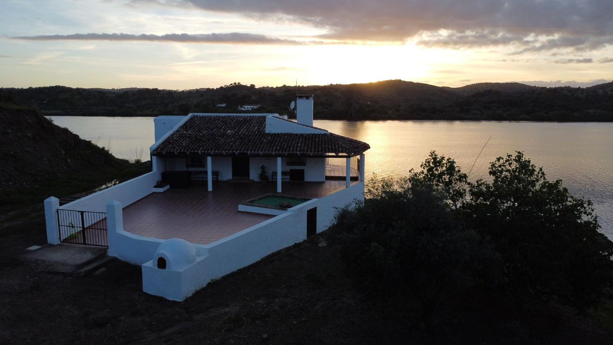 Excelente casa junto al rio