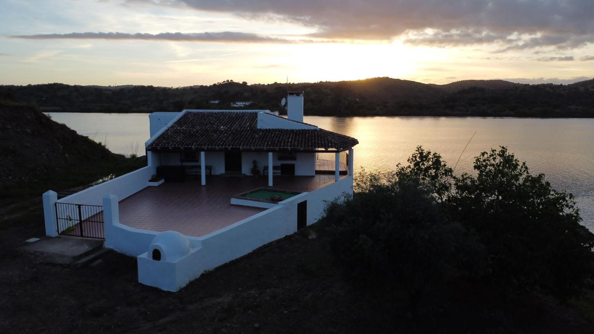 Excelente casa junto al rio