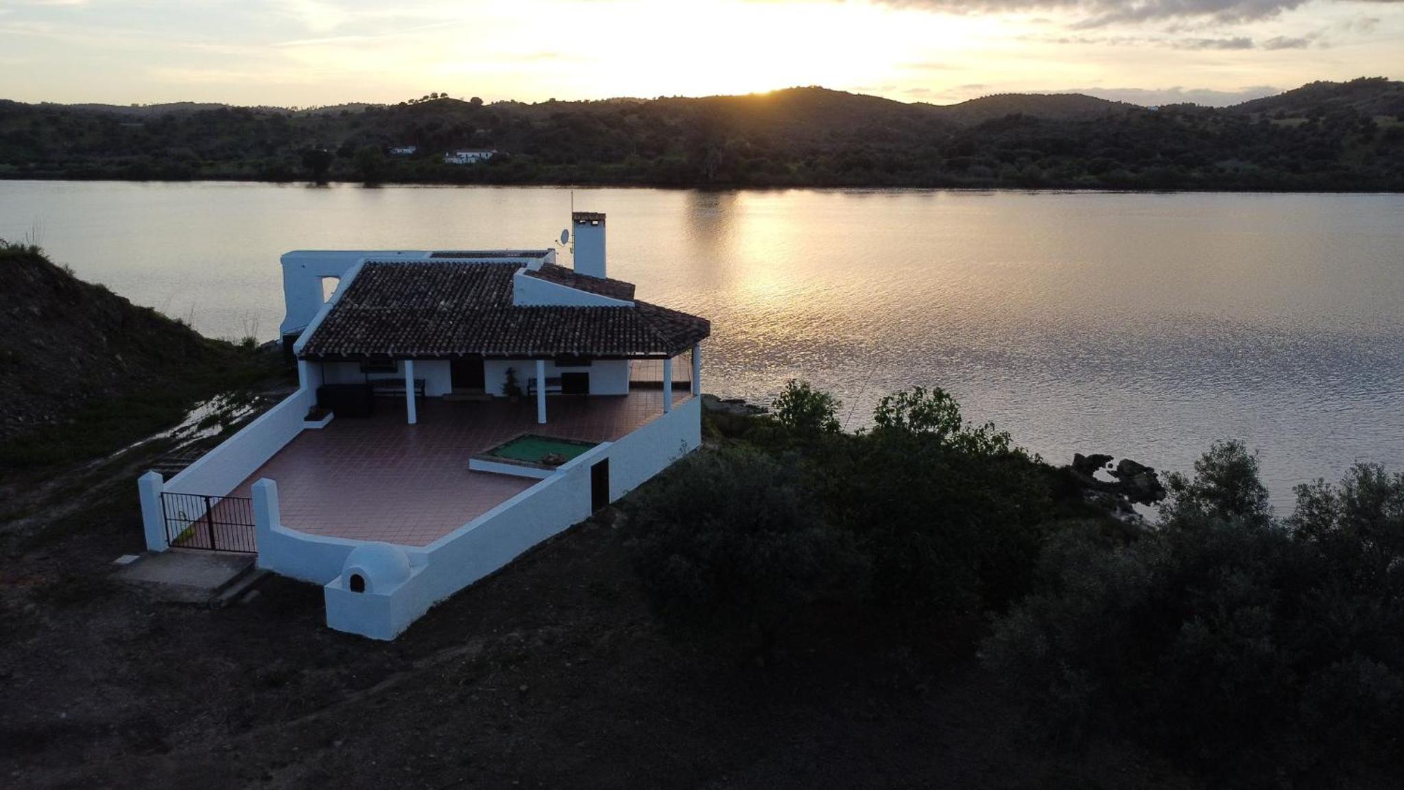 Excelente casa junto al rio