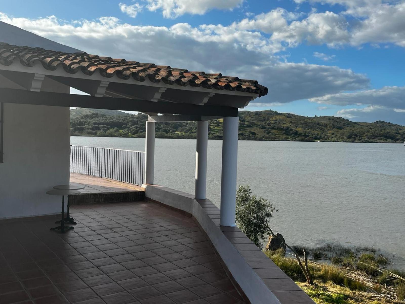 Excelente casa junto al rio