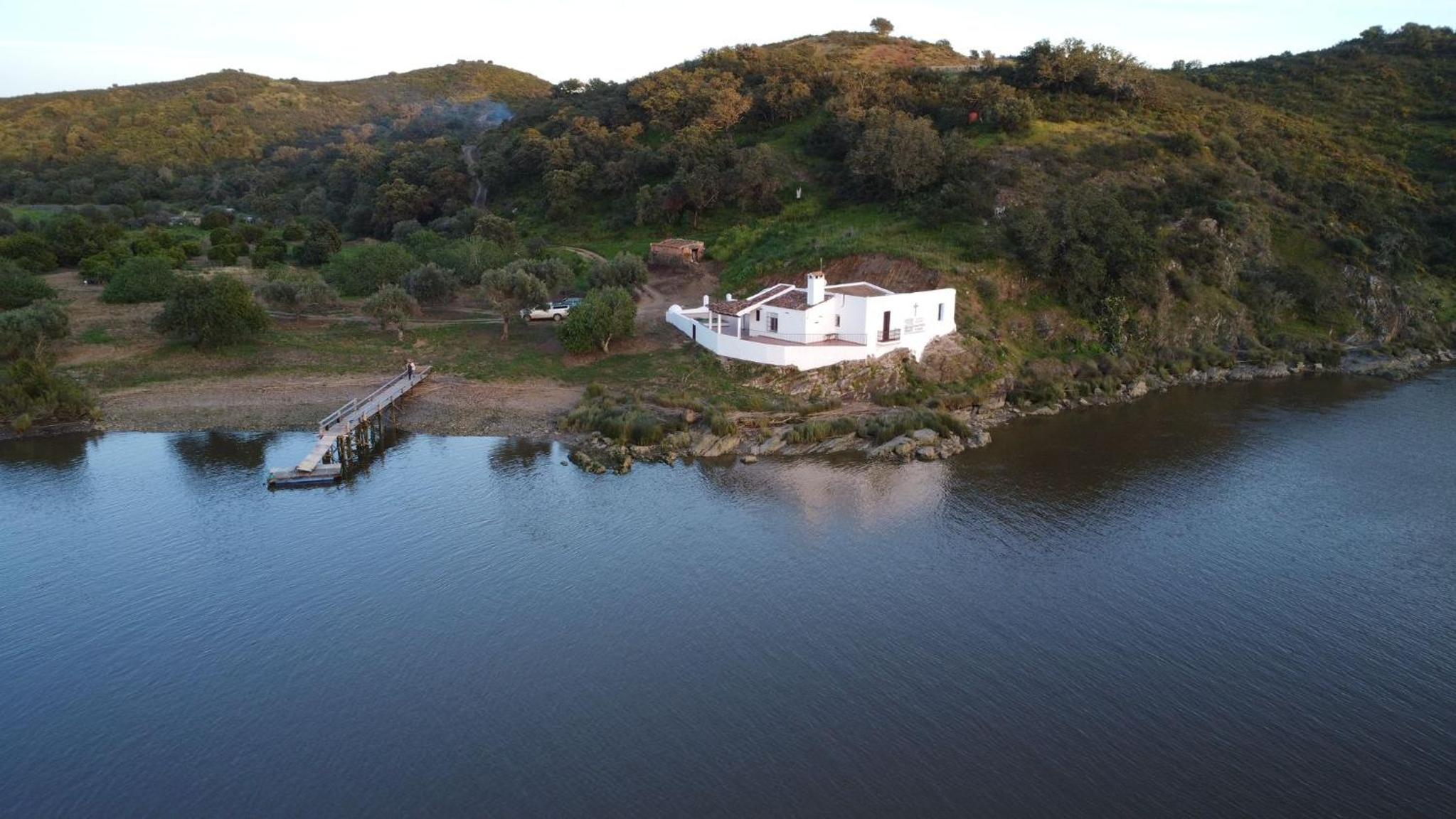 Excelente casa junto al rio