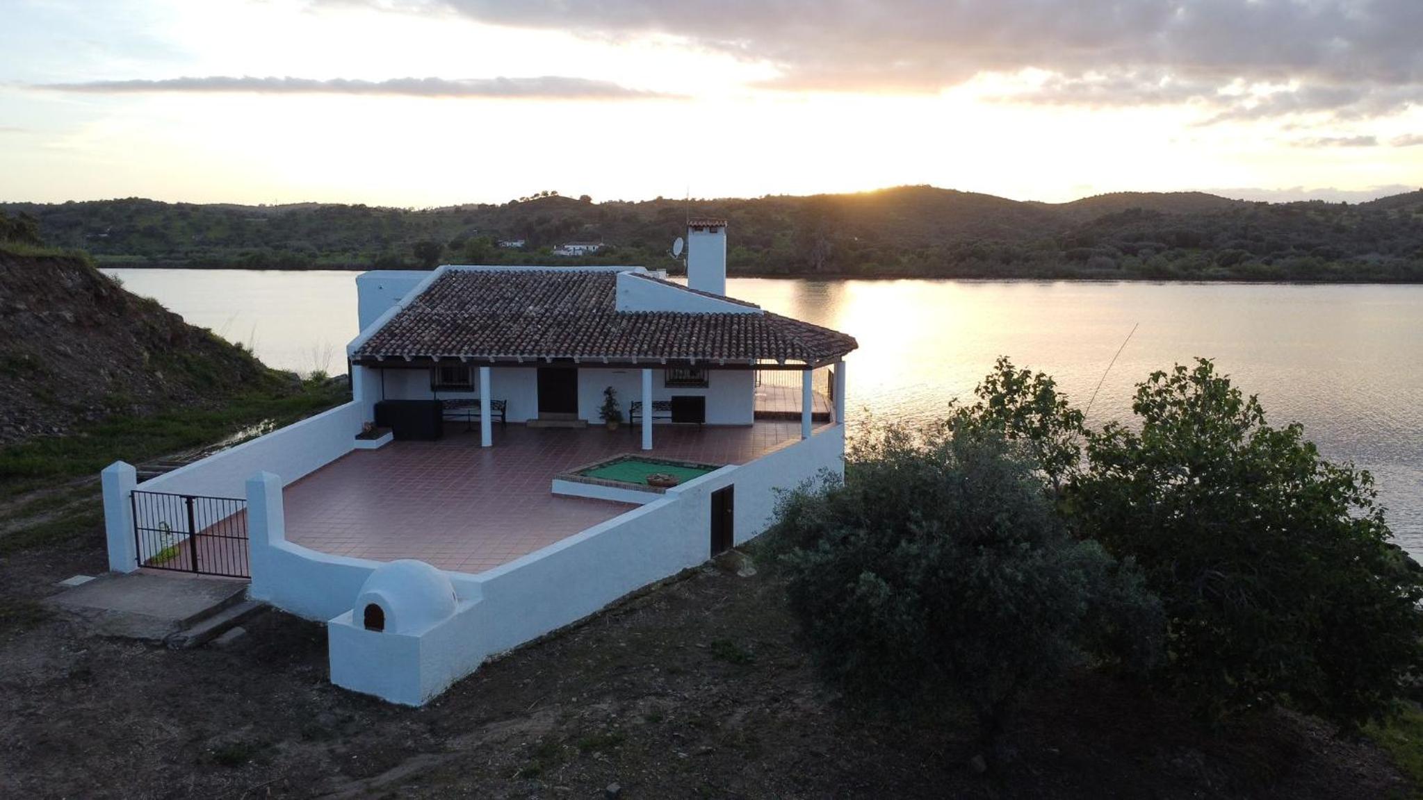 Excelente casa junto al rio