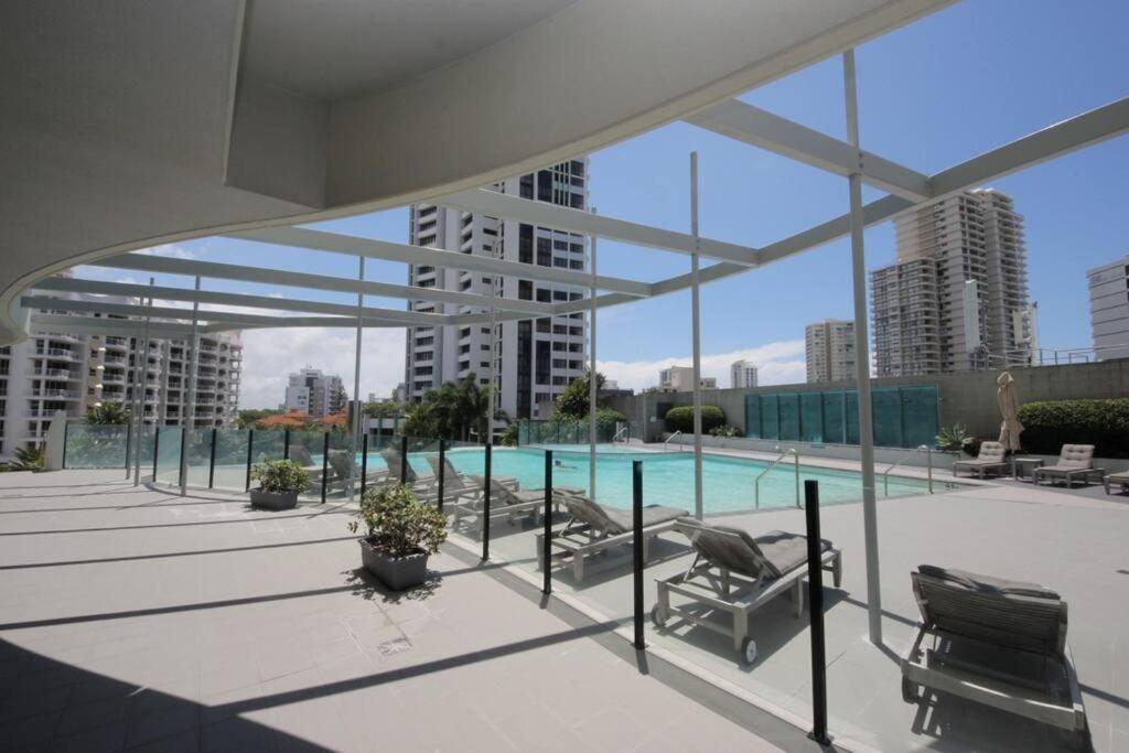 Luxury Wave Apt Broadbeach 2302