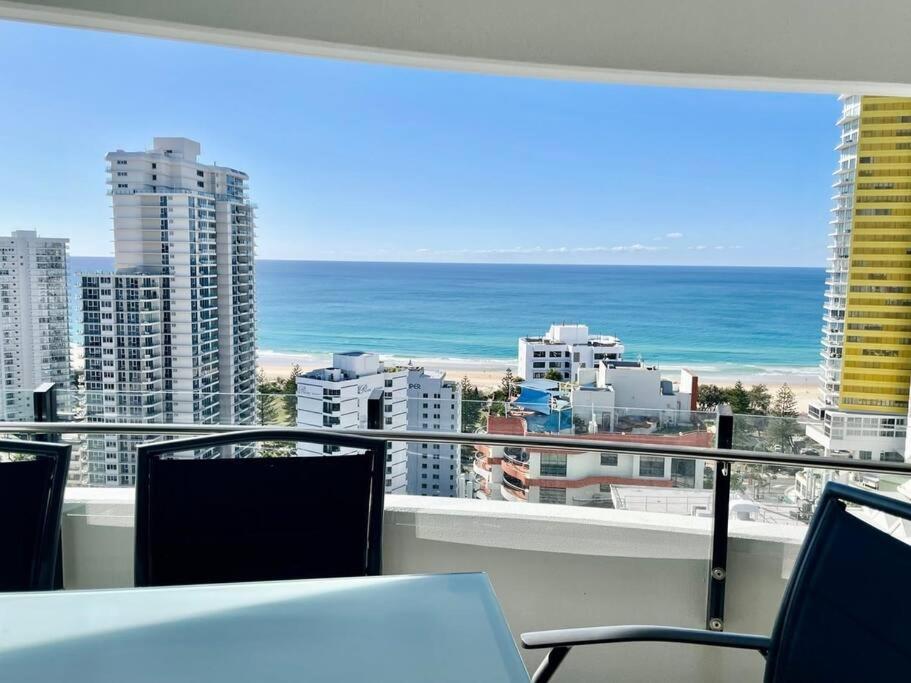 Luxury Wave Apt Broadbeach 2302