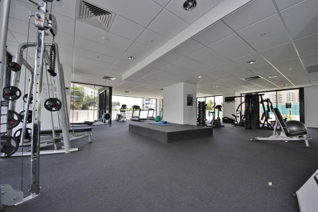 Luxury Wave Apt Broadbeach 2302