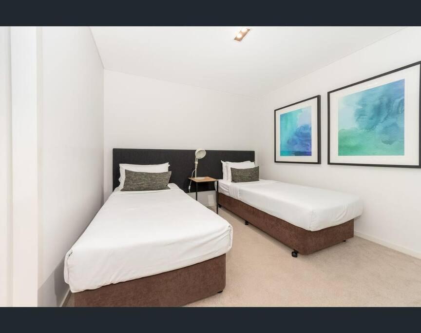 Luxury Wave Apt Broadbeach 2302