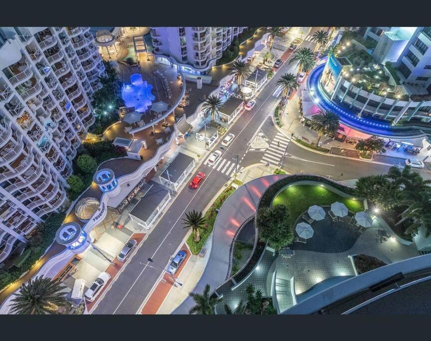 Luxury Wave Apt Broadbeach 2302