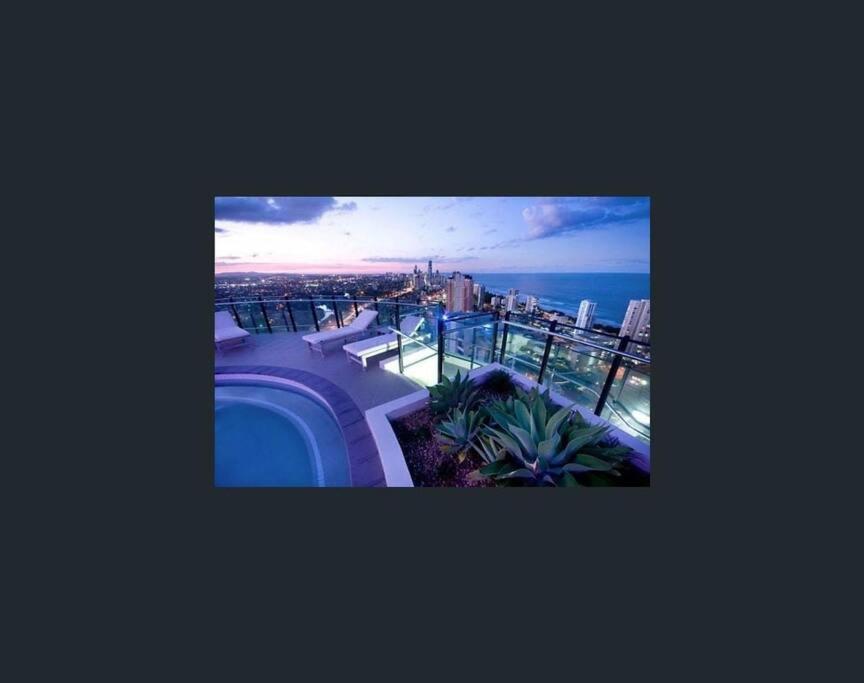 Luxury Wave Apt Broadbeach 2302
