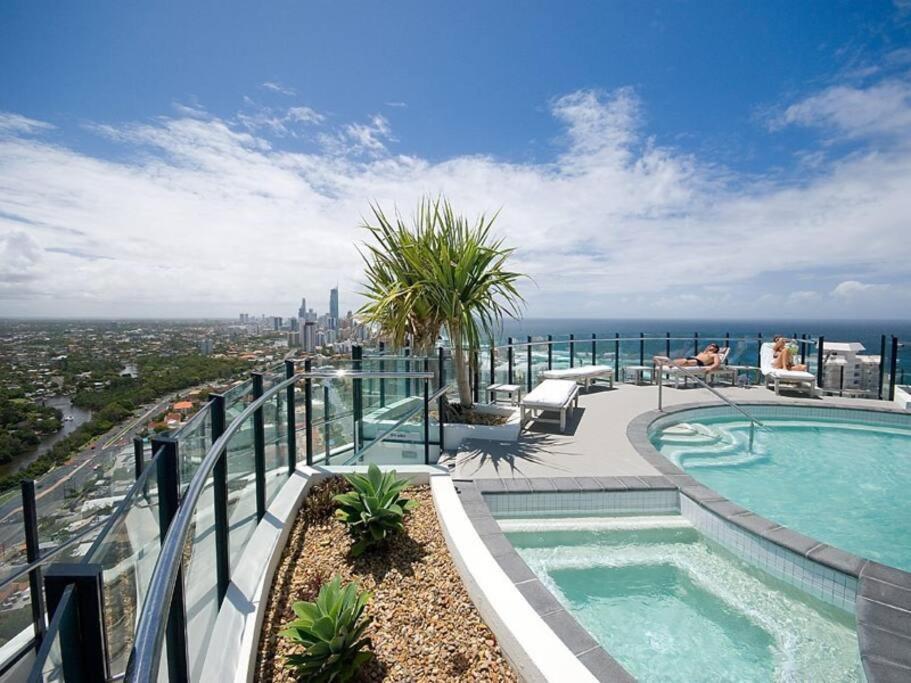 Luxury Wave Apt Broadbeach 2302