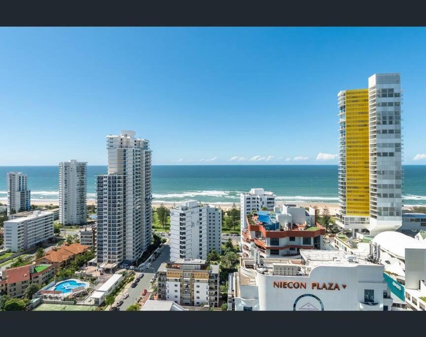 Luxury Wave Apt Broadbeach 2302