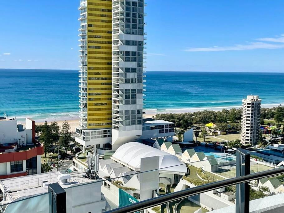 Luxury Wave Apt Broadbeach 2302