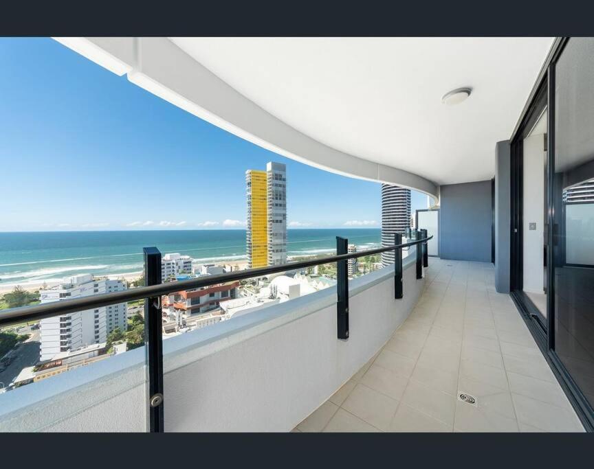 Luxury Wave Apt Broadbeach 2302