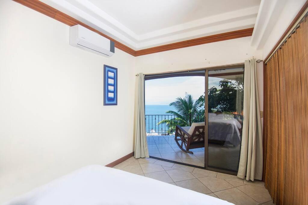 Villa Lapamar, pool with ocean view, Unique!
