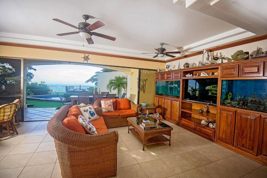 Villa Lapamar, pool with ocean view, Unique!