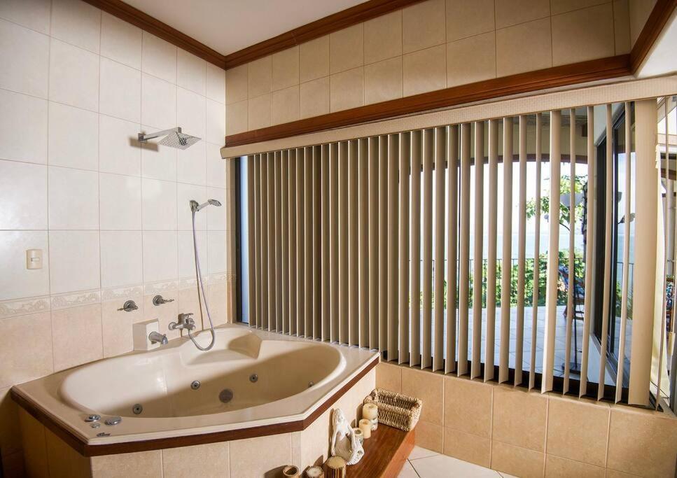 Villa Lapamar, pool with ocean view, Unique!