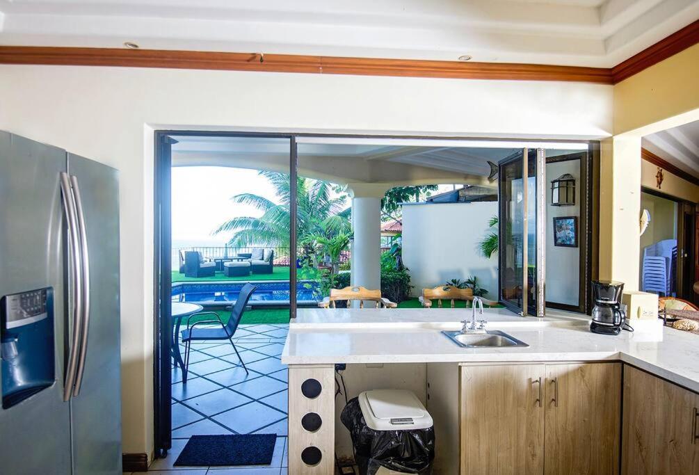 Villa Lapamar, pool with ocean view, Unique!
