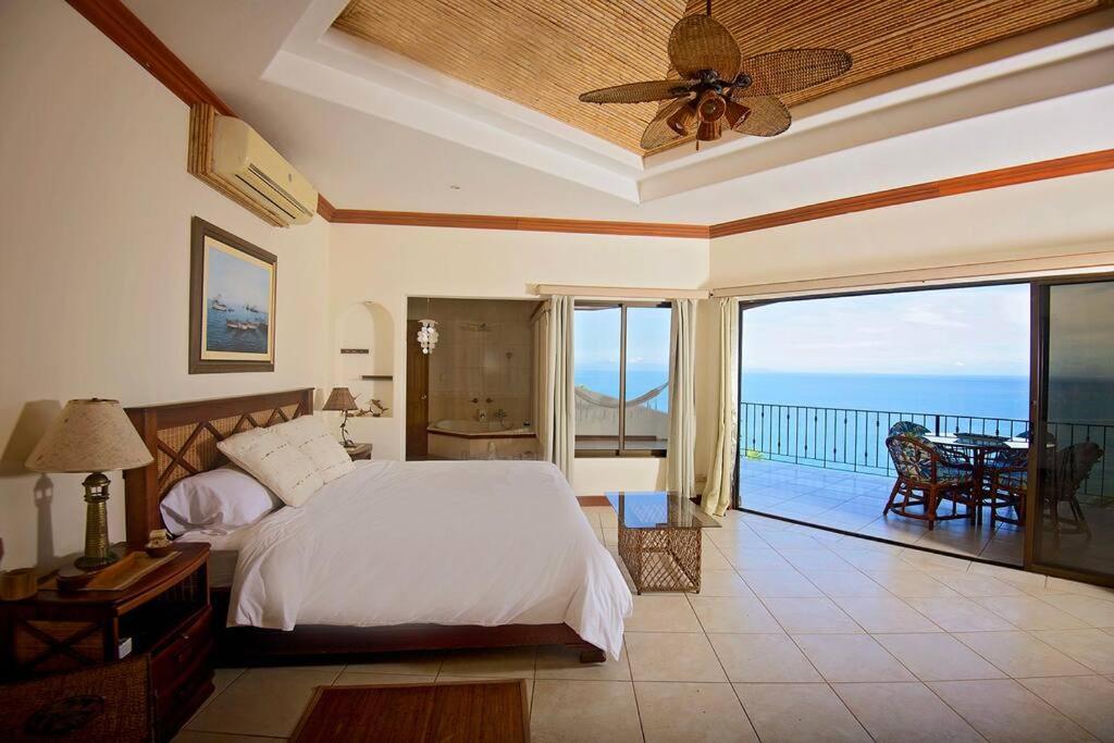 Villa Lapamar, pool with ocean view, Unique!