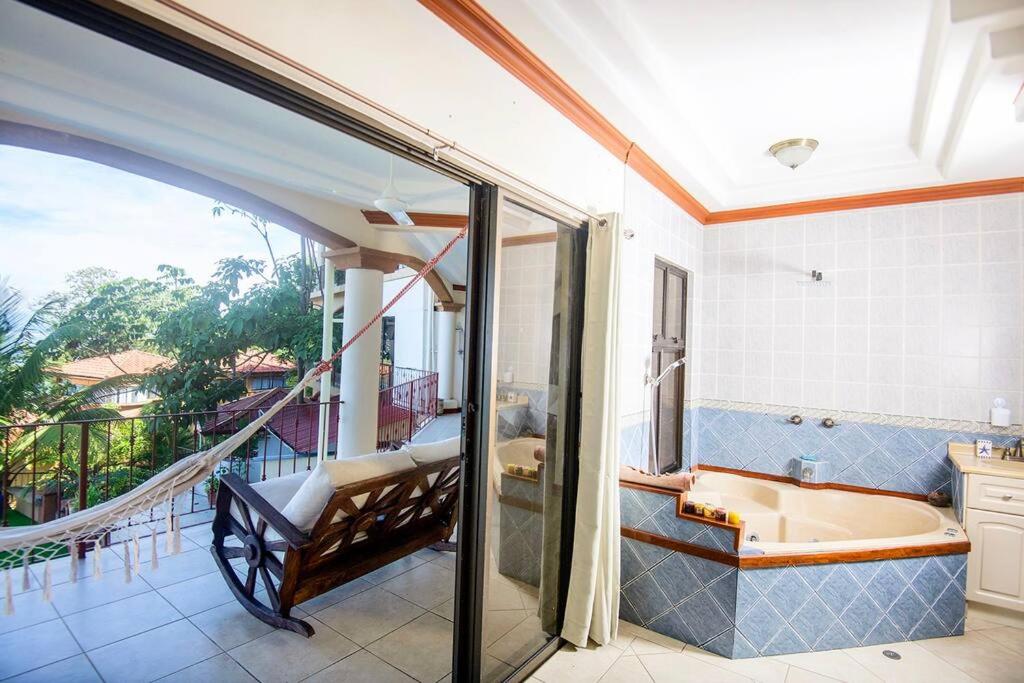 Villa Lapamar, pool with ocean view, Unique!