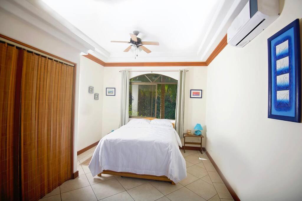 Villa Lapamar, pool with ocean view, Unique!