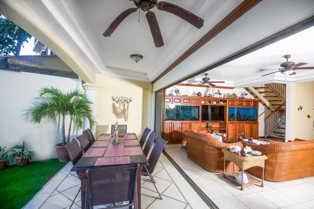 Villa Lapamar, pool with ocean view, Unique!