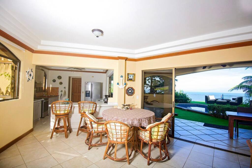 Villa Lapamar, pool with ocean view, Unique!