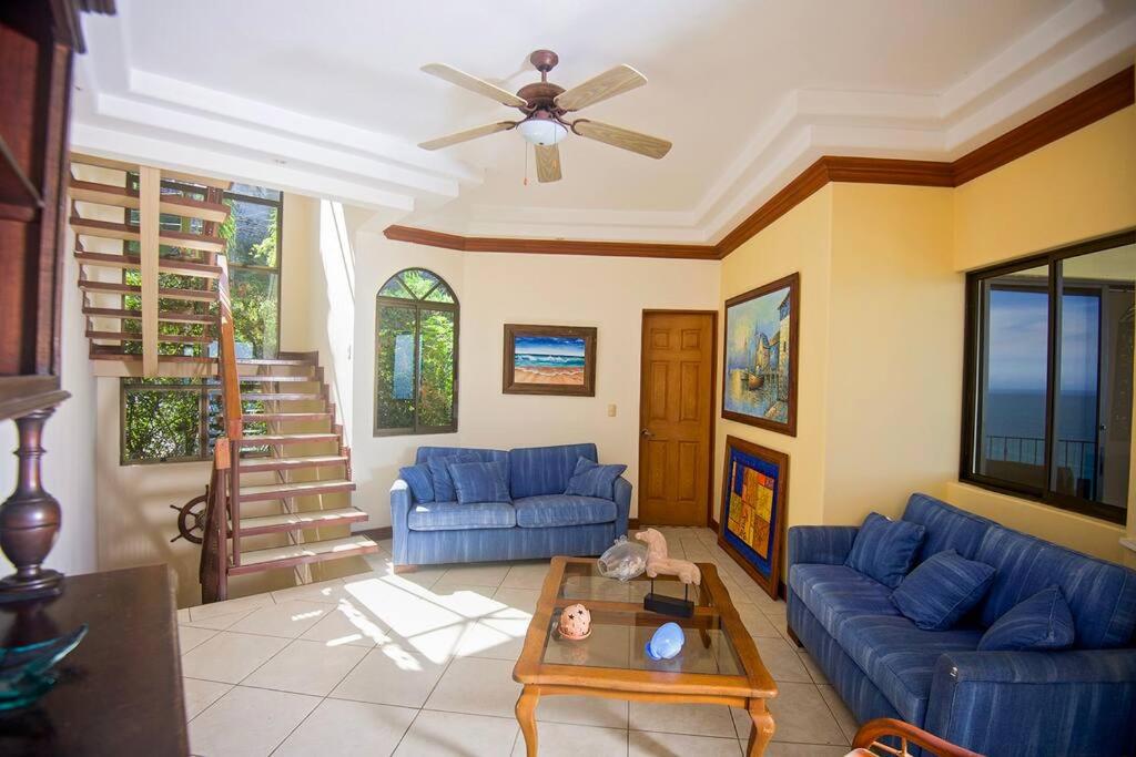Villa Lapamar, pool with ocean view, Unique!