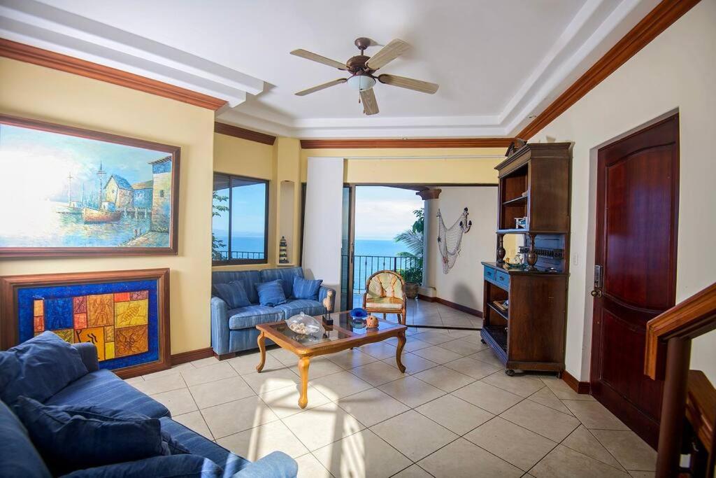 Villa Lapamar, pool with ocean view, Unique!