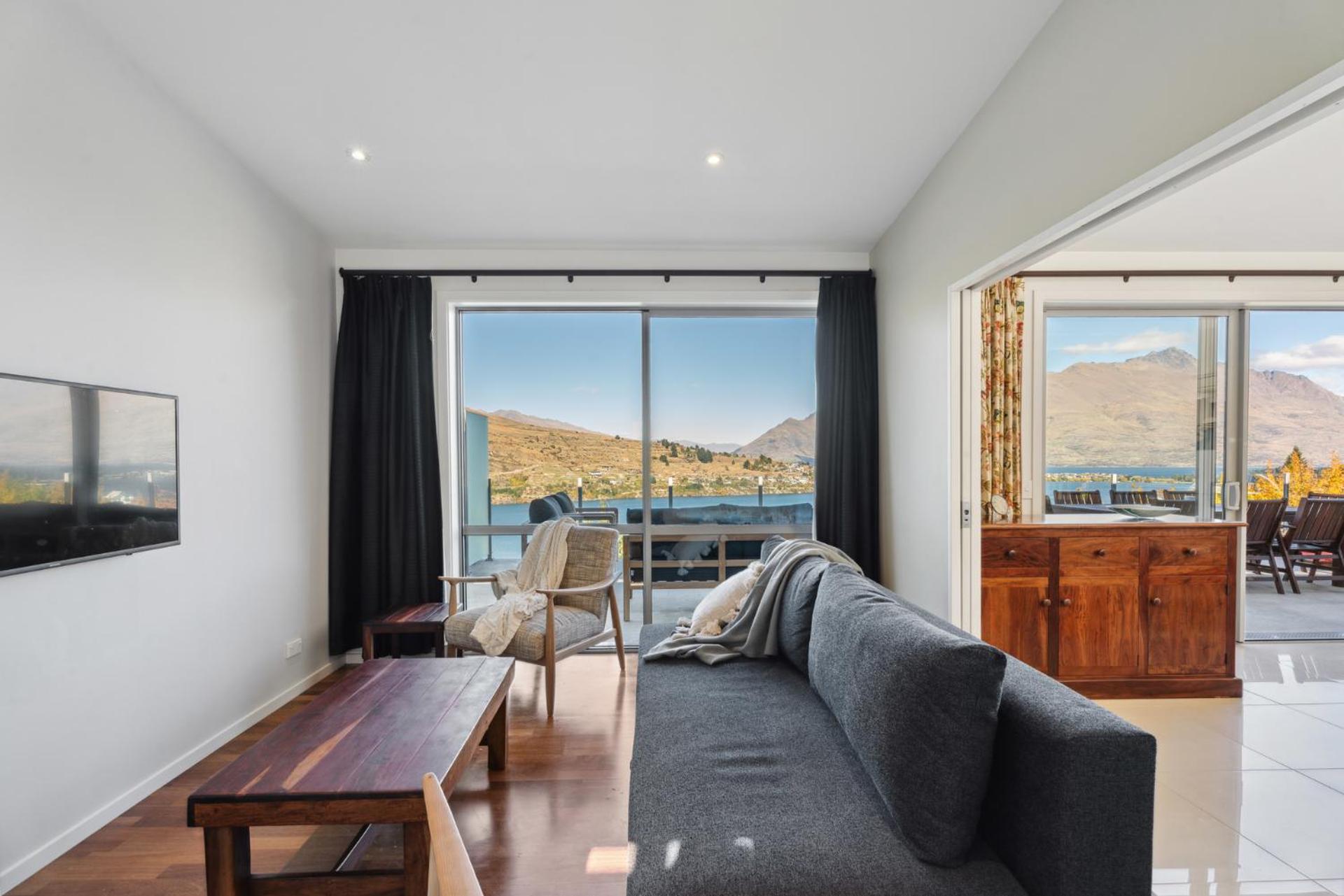 Views On The Top - Queenstown Holiday Home view 2