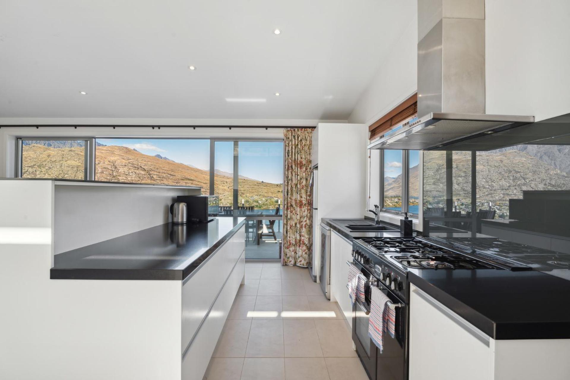 Views On The Top - Queenstown Holiday Home view 4