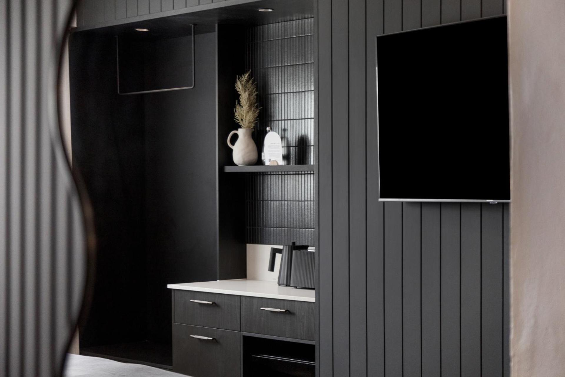 The Lodge - 4 Luxury Central Private Studio Rooms - Free wifi