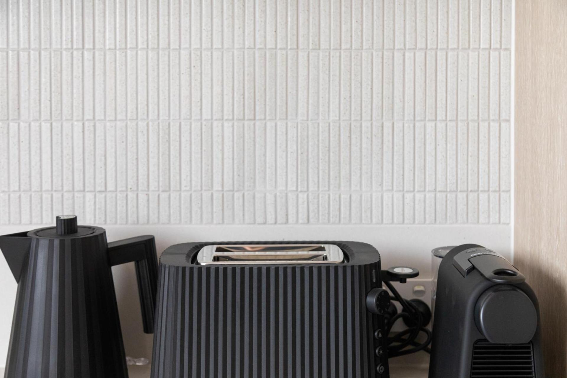 The Lodge - 4 Luxury Central Private Studio Rooms - Free wifi