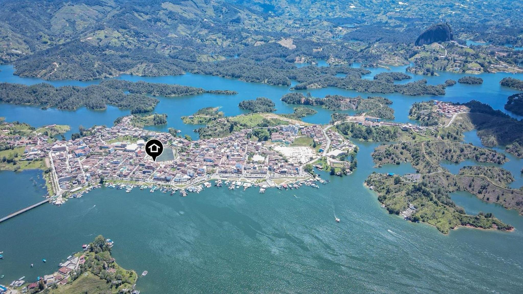 Encantadora Casa en el Corazón de Guatapé Colombia