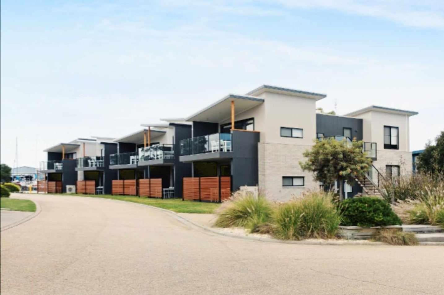Captain's Cove All Accessible Luxury Apartment with Free Netflix view 2