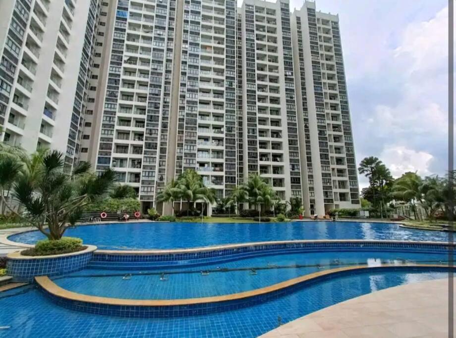 seaviews beach 9b 4-13pax ciq ksl johor bahru