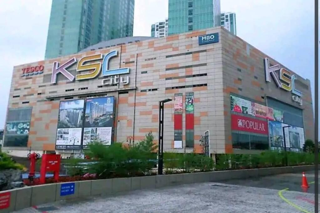 seaviews beach 9b 4-13pax ciq ksl johor bahru