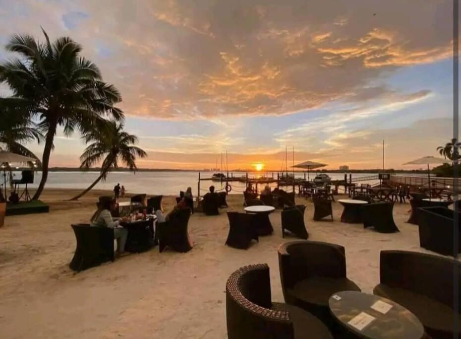 seaviews beach 9b 4-13pax ciq ksl johor bahru