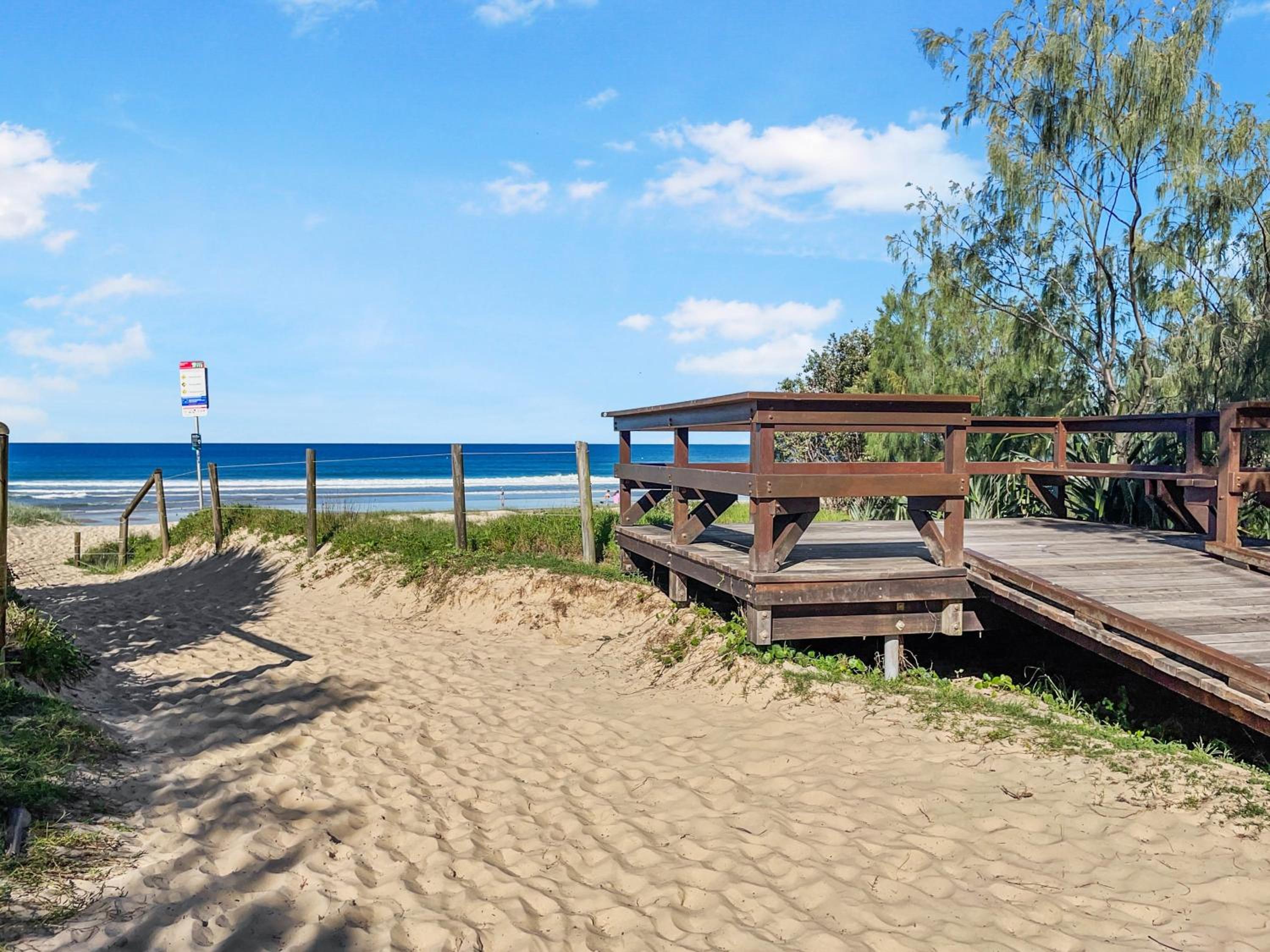 Absolute Beachfront Marcoola - Private Pool - Private Spa Bath - Games