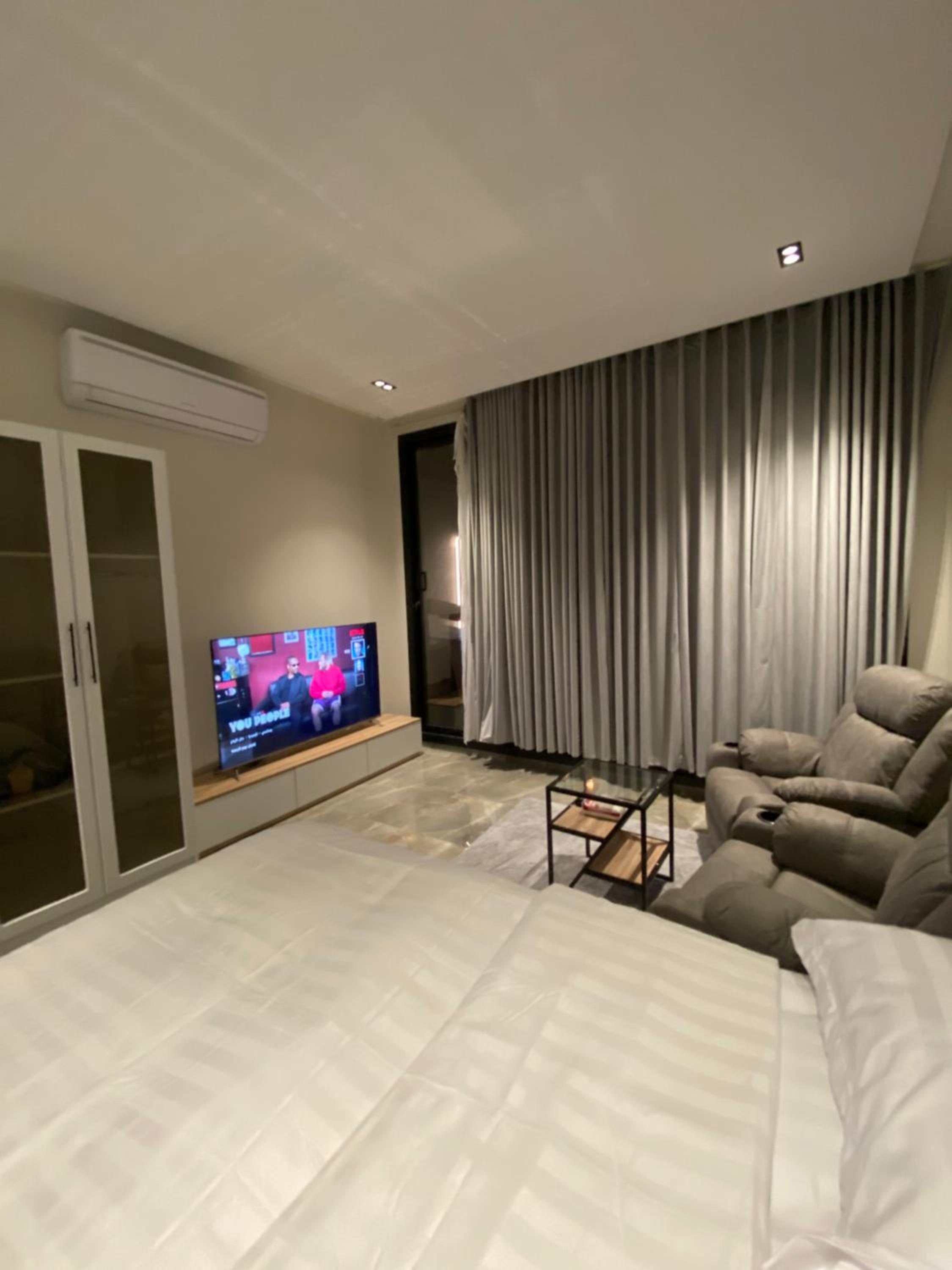 Luxury Boulevard Studio With Outdoor Area