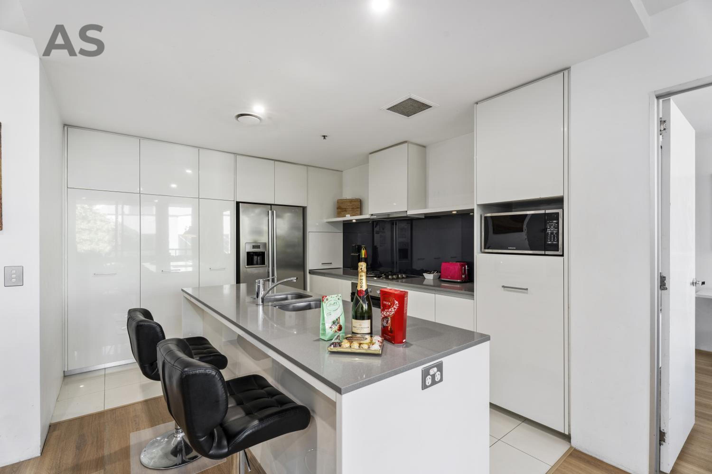 Circle on Cavill - Private Apartments - Apartment Stay photo 29 of 58