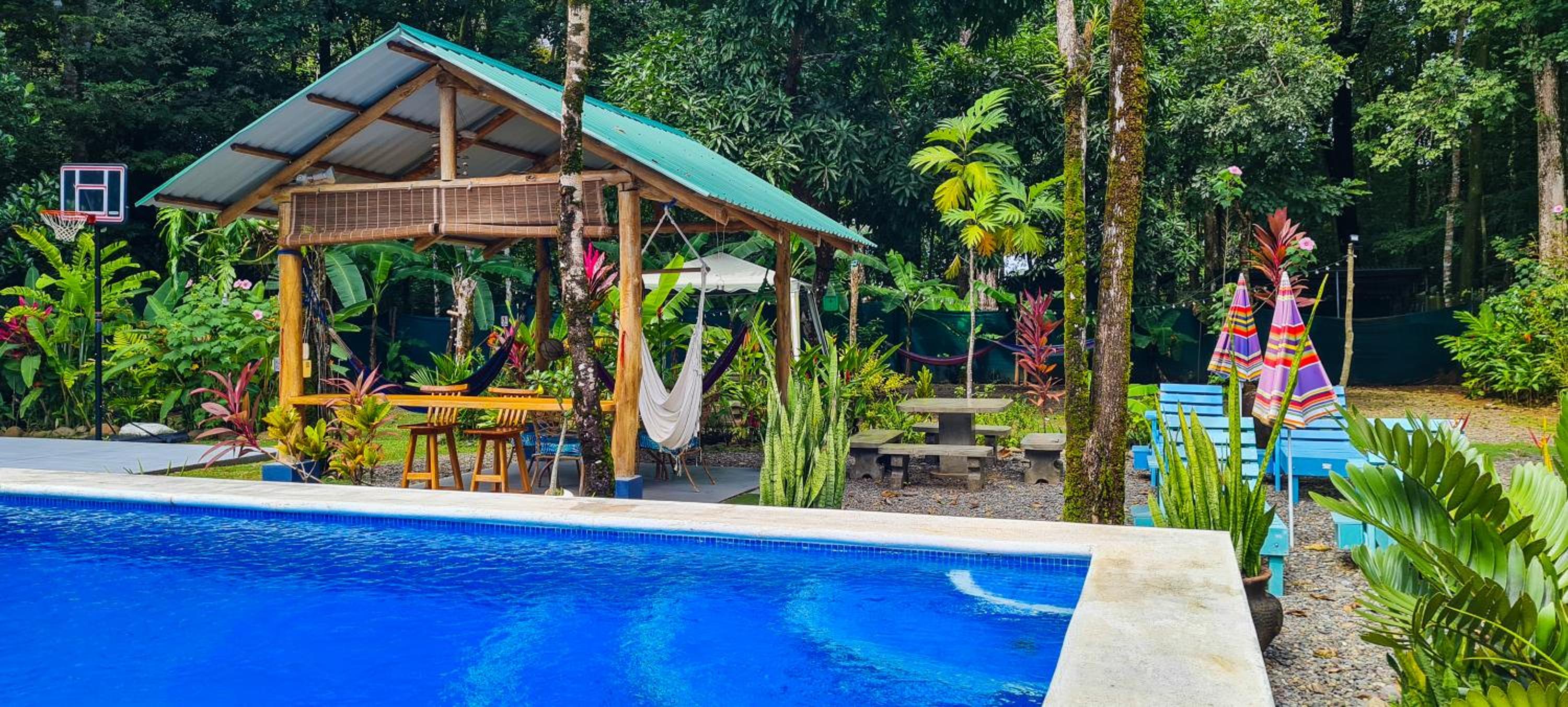 Cabina Azul in Bejuco Beach with queen bed but no air conditioning