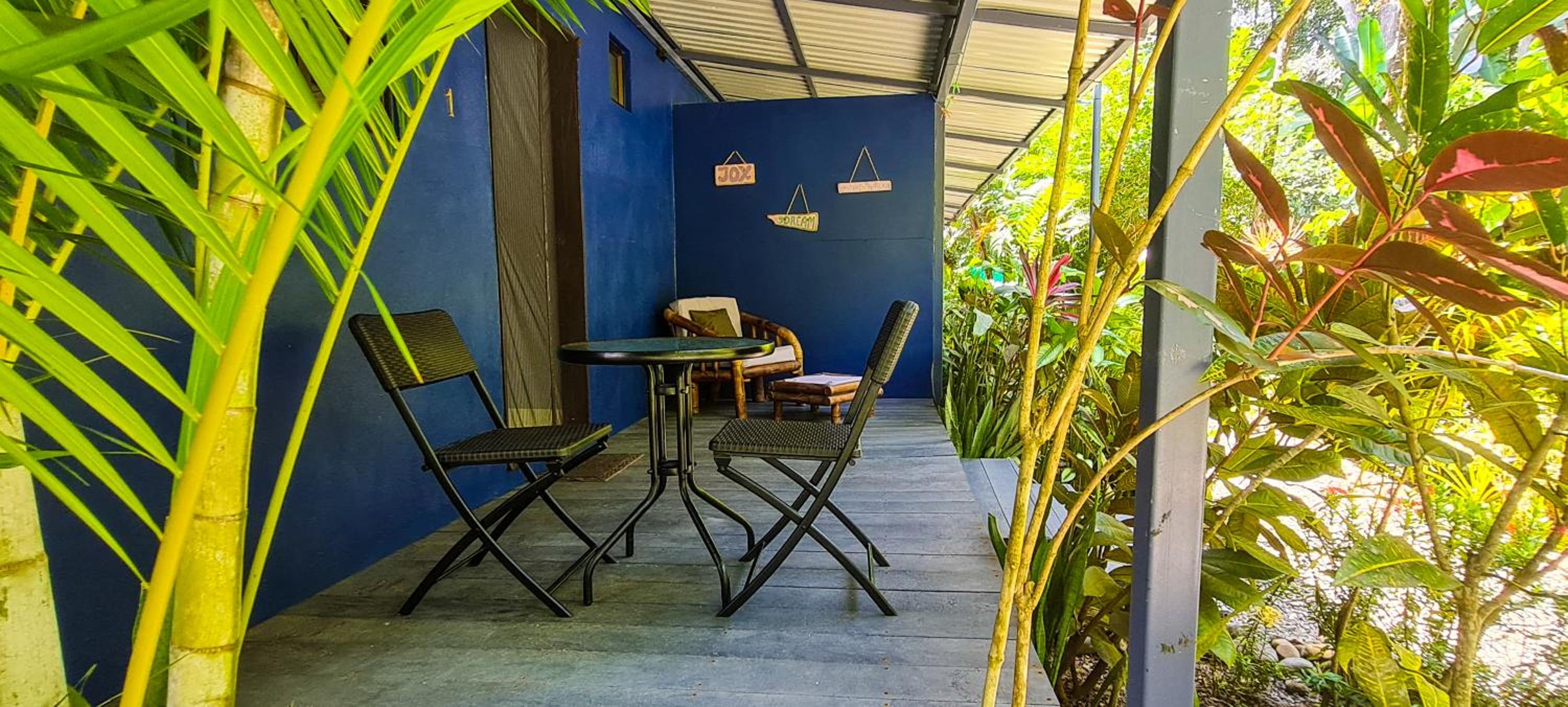 Cabina Azul in Bejuco Beach with queen bed but no air conditioning