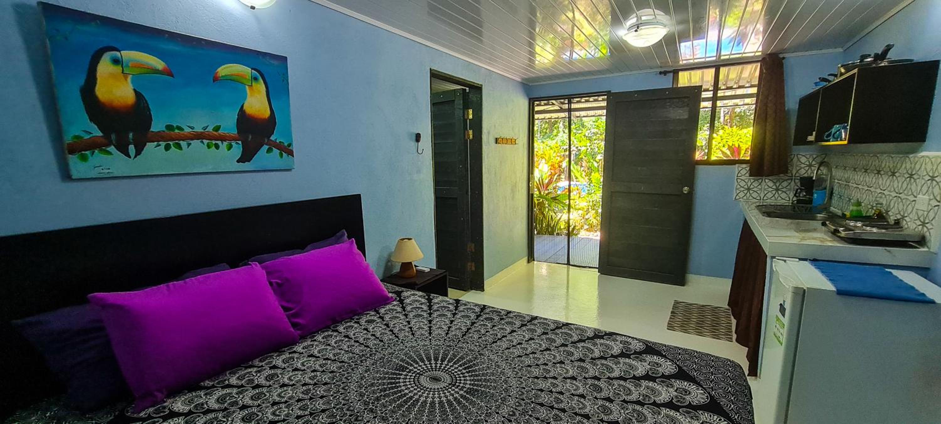 Cabina Azul in Bejuco Beach with queen bed but no air conditioning