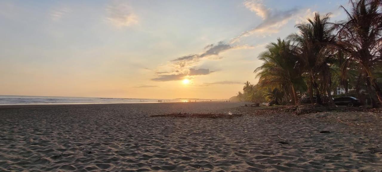 Cabina Azul in Bejuco Beach with queen bed but no air conditioning